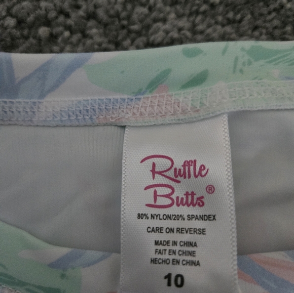Ruffel Butt's Size 10 girls rashguard 2 piace bathing suite. - Picture 10 of 10
